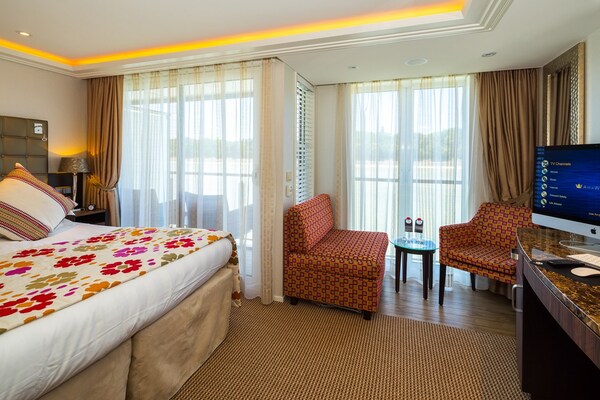 AmaWaterways AmaLea Accommodation Category AA 3.jpg